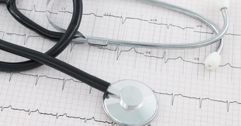 stethoscope ekg heart health