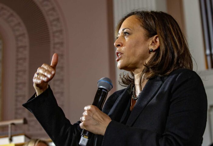 2020 08 11T233351Z 1744374211 MT1AFL142299451 RTRMADP 3 KAMALA HARRIS scaled e1721774592850