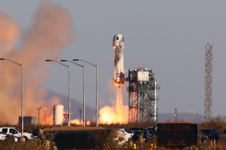 1724941102 Blue origin GettyImages 1358441659