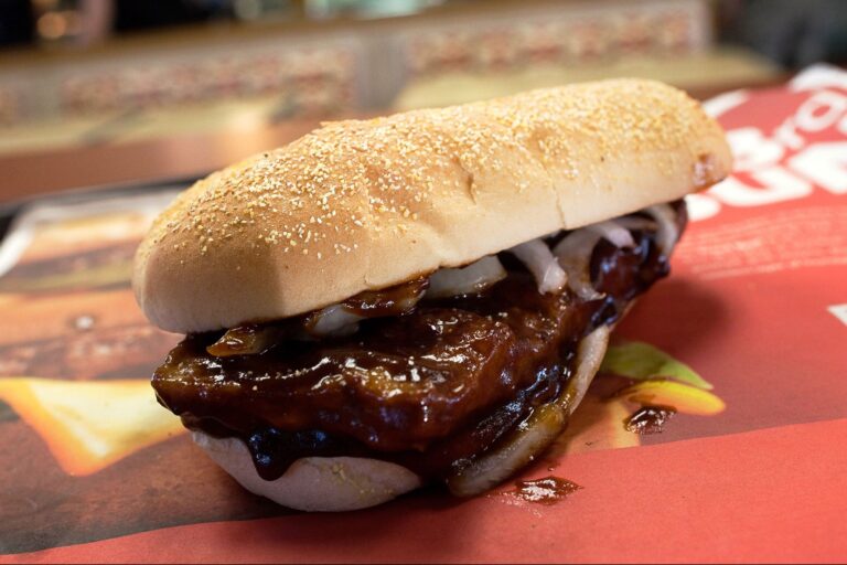 1729705314 mcdonalds mcrib is back g 106494489