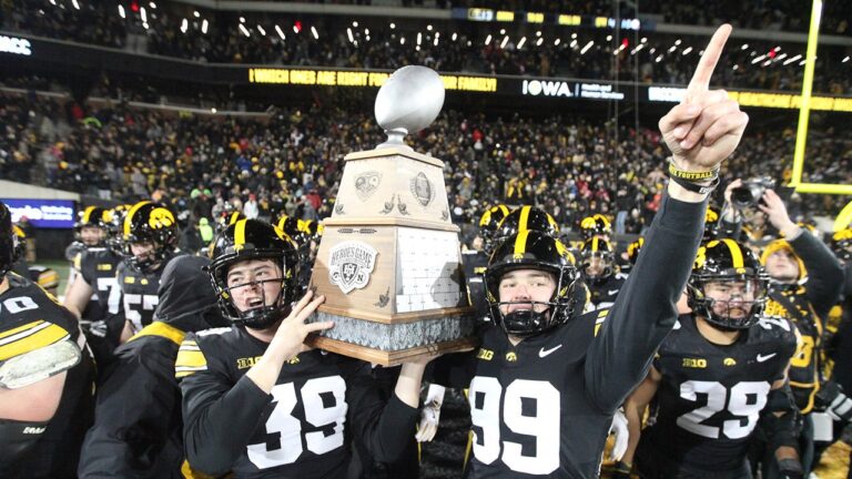 iowa hawkeyes football celebrate