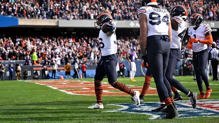 jonathan owens fumble recovery