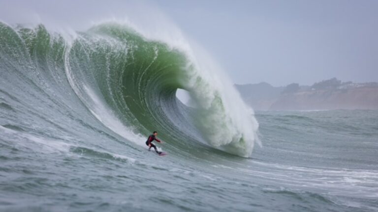 Mavericks surfing2