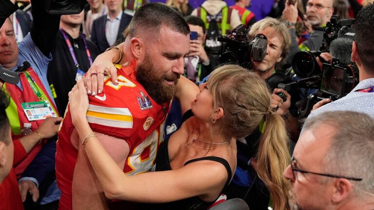 Super Bowl Las Vegas 49ers Chiefs Taylor Swift Travis Kelce 04