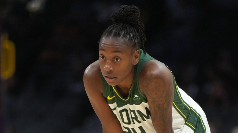 jewell loyd2